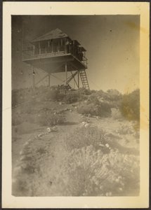 [Torre de vigia na paisagem]. de Louis Fleckenstein