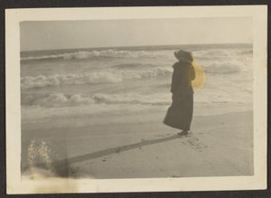 [Mulher na praia]. de Louis Fleckenstein