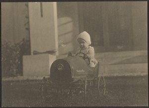 [Criança no carro Super Six] de Louis Fleckenstein