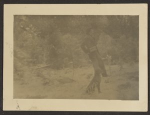 [Jovem com cão no campo]. de Louis Fleckenstein