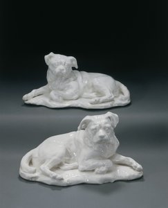 Dois modelos de Chelsea do cachorro de Hogarth &39;Trump&39;, c.1747-50 (cerâmica) de Louis Francois (after) Roubiliac