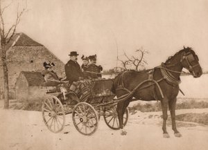 Homens e mulheres em uma carruagem, 1937