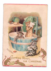 Um cartão de Natal vitoriano de dois gatos em uma banheira enquanto dois ratos brincam com uma barra de sabão, c.1880 de Louis Wain