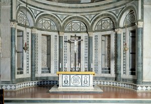 Ábside de mármore e crucifixo de terracota de Luca Della Robbia