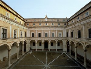 Pátio do Palazzo Ducale em Urbino. 1472. Fotografia de 1999