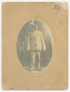 Fotografia de um homem, ca. 1910. de Lucius Harper