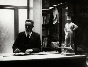 O Sr. Gubinelli, último gerente do Antico Caffè Greco na Via Condotti