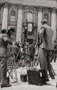 Fotógrafos na Praça de São Pedro em Roma