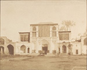 Entrada externa do Palácio do Rei, Teerã, 1858. de Luigi Pesce