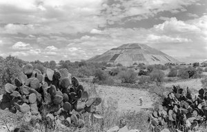Pirâmide monumental maia, península de Yucatán. 1936