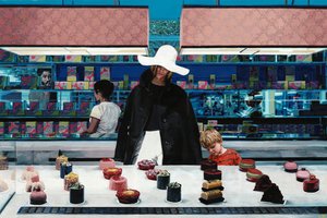 Bar no local do Folies-Bergere, c.2021 (tinta acrílica sobre papel) de Luke Waller