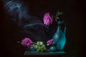 Natureza morta com rosas etéreas