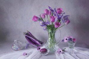 Natureza-morta floral roxa de Lydia Jacobs