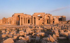 Ruínas de Hatra, uma antiga cidade da Alta Mesopotâmia, o templo de Manan da 1...