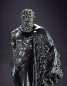 Arte grega: Detalhe "Heracles em repouso" - Escultura em bronze de Lysippe de Sicyone (395-305 AC) Século IV AC, do Santuário de Ercole Curino, Sulmona - Museo Nazionale Archeologico, Chieti Itália - Herakles (Hércules) em repouso - Detalhe da escultura em