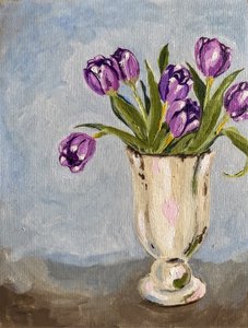 Tulipas roxas num vaso