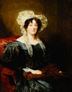 Retrato de uma senhora, meio comprimento sentado, com um vestido azul escuro e um gorro de renda branca com um laço azul, segurando o bordado,