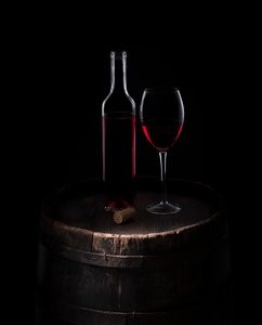 Natureza morta com vinho tinto clássico de Margareth Perfoncio