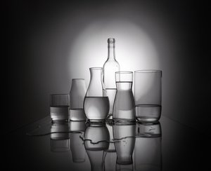 Reflexos em copos elegantes
