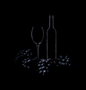 Natureza morta elegante com vinho de Margareth Perfoncio