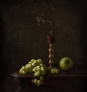 Uvas Melancólicas e Vela de Margareth Perfoncio