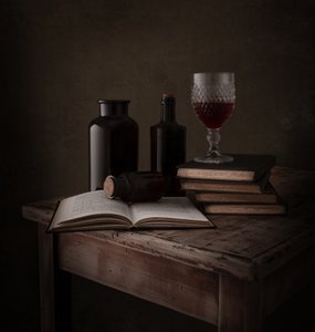 Mesa de estudo de estilo antigo de Margareth Perfoncio