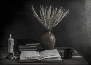 Leitura tranquila à luz das velas de Margareth Perfoncio