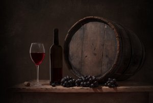 Natureza morta rústica com vinho de Margareth Perfoncio