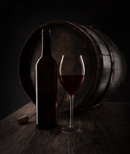 Vinho rústico e barril de Margareth Perfoncio