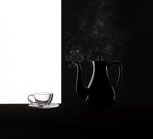 Contraste do café a vapor de Margareth Perfoncio
