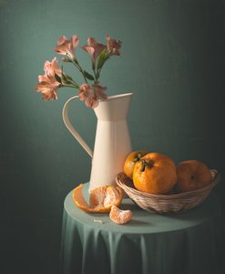 Tangerinas e flores cor-de-rosa de Margareth Perfoncio