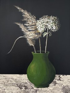Vaso verde com hortênsias da pampa de Marina Kozyr