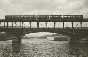 Paris: Pont de Passy (foto a p/b)
