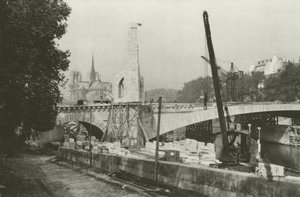 Paris: Vista das margens do Sena sobre Notre-Dame (foto a p/b)