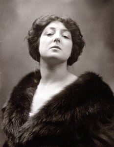 Meia retrato da famosa cantora de ópera Toti Dal Monte