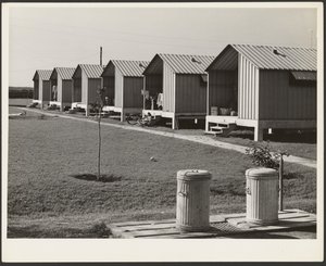 Alojamento para colhedores de legumes migratórios, campos de trabalho de Osceola, construído pela FSA, Belle Glade, Florida