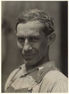 Mulato Trabalhador na plantação de algodão de John Henry. Tinha talento para o artesanato e para a tecelagem.  Melrose, Louisiana