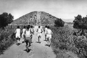 O Tumulus de Maratona, Grécia, 1937.