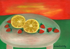 Frutas na pequena mesa de jardim ao sol da manhã