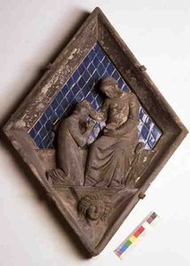 Penitência, azulejo em relevo do Campanile (mármore e cerâmica)