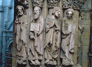 Detalhe do pórtico de la Gloria representando a pedra de apóstolos