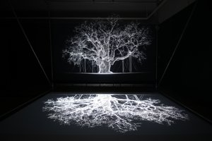 Albion, na exposição "Petrichor" de Mat Collishaw em Kew Gardens, Londres, 2023 (foto)