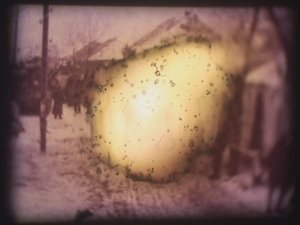 Barbarossa, 2002 (projetor de vídeo e projetor de diapositivos simulado) de Mat Collishaw