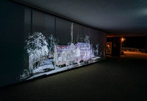 Echolocation, 2021 (projeção vídeo de 3 canais sobre malha de polipropileno)