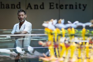 Equinócio, 2021 (foto) de Mat Collishaw