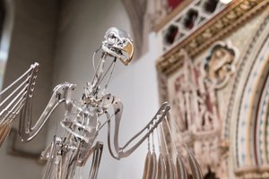 The Nerve Rack, 2019 (Acetal, Acrílico, Alumínio, Latão, Circuitos eléctricos, Pintura, PVC, Resina, Servomotores, Aço) de Mat Collishaw