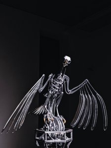 The Nerve Rack, 2019 (Acetal, Acrílico, Alumínio, Latão, Circuitos eléctricos, Pintura, PVC, Resina, Servomotores, Aço) de Mat Collishaw