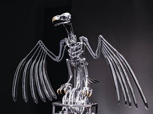 The Nerve Rack, 2019 (Acetal, Acrílico, Alumínio, Latão, Circuitos eléctricos, Pintura, PVC, Resina, Servomotores, Aço) de Mat Collishaw