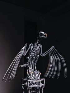 The Nerve Rack, 2019 (Acetal, Acrílico, Alumínio, Latão, Circuitos eléctricos, Pintura, PVC, Resina, Servomotores, Aço) de Mat Collishaw