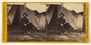 Dana, Secretário-Adjunto da Guerra; fotografia tirada no Quartel-General do General Grant, na Virgínia.